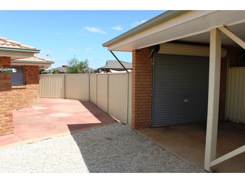 1/16 Belinda Crescent, Melton VIC 3337