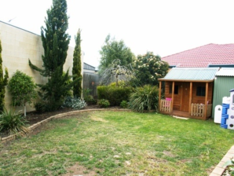 2 Parkway Place, Melton West VIC 3337