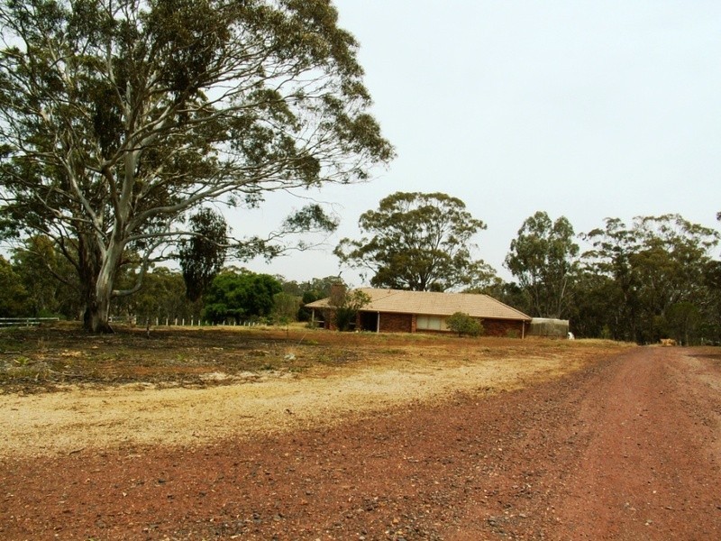 163 Hjorths Road, Toolern Vale VIC 3337