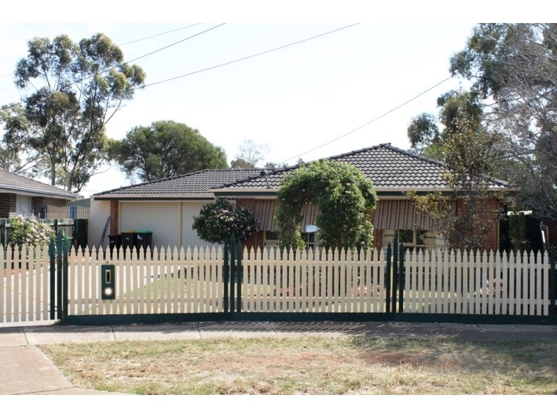 9 Vasey Court, Melton South VIC 3338