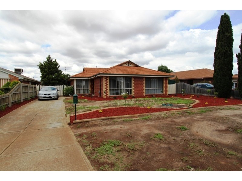 17 Denny Place, Melton South VIC 3338