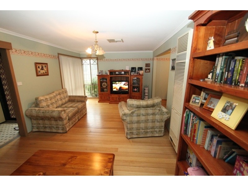 17 Denny Place, Melton South VIC 3338