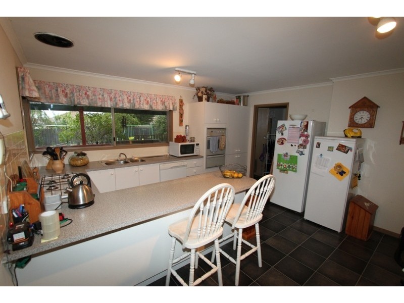 17 Denny Place, Melton South VIC 3338