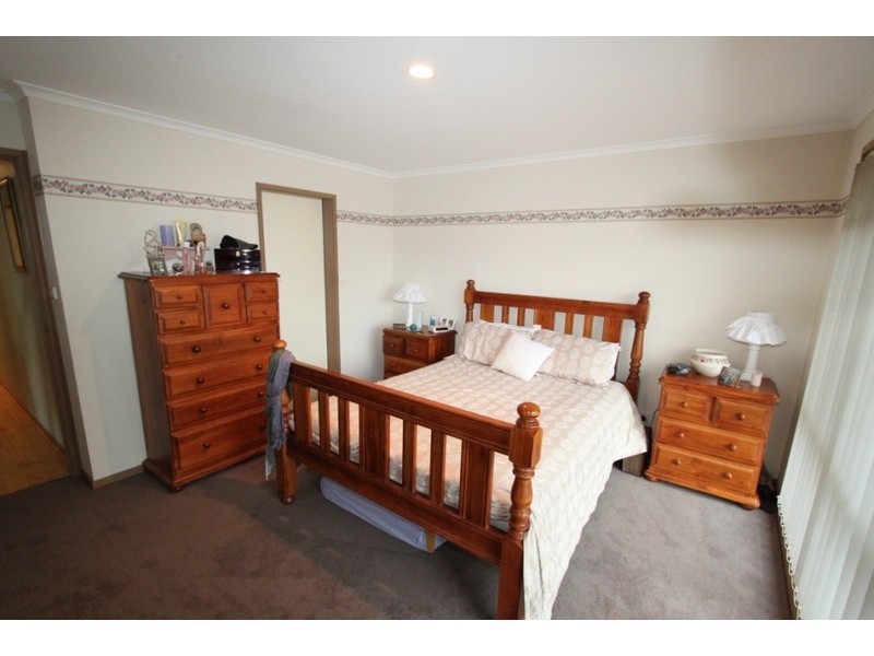 17 Denny Place, Melton South VIC 3338