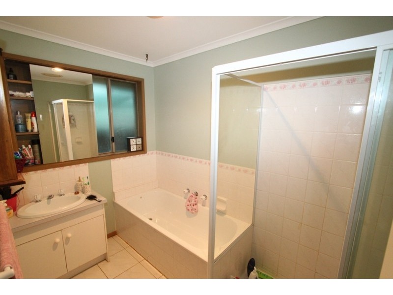 17 Denny Place, Melton South VIC 3338