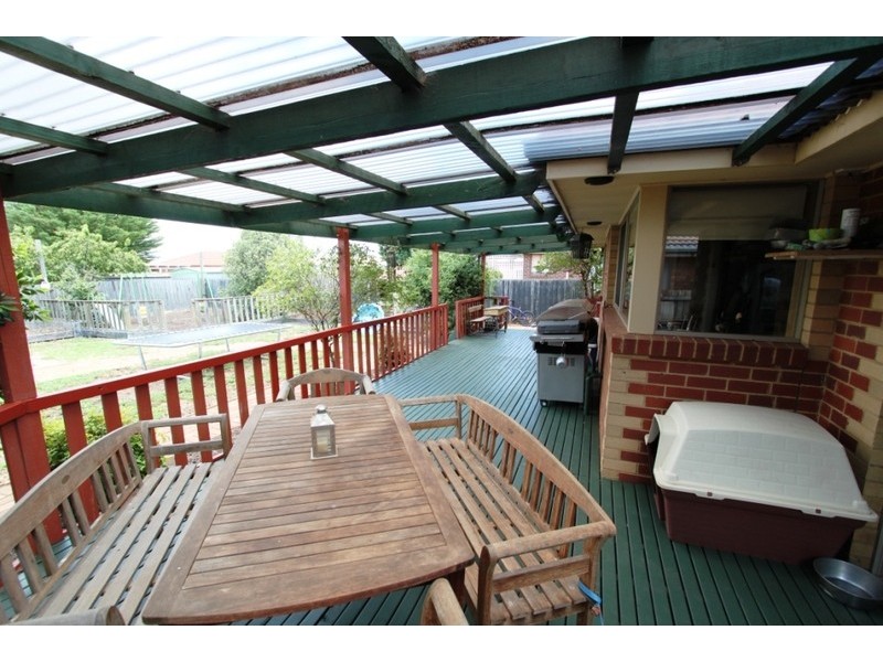 17 Denny Place, Melton South VIC 3338