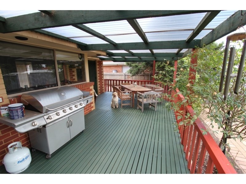 17 Denny Place, Melton South VIC 3338