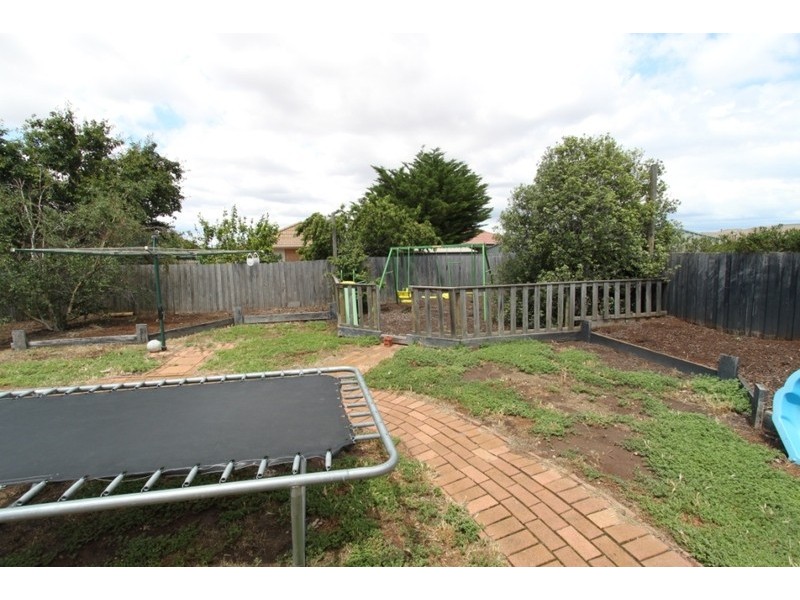 17 Denny Place, Melton South VIC 3338