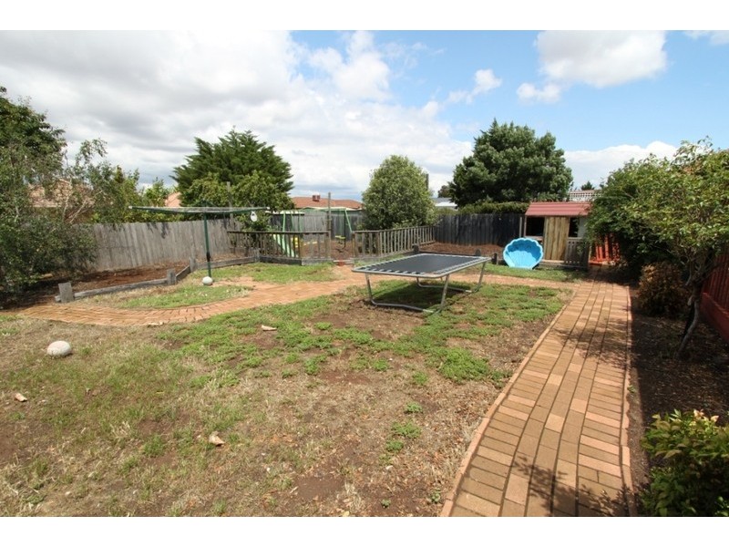 17 Denny Place, Melton South VIC 3338