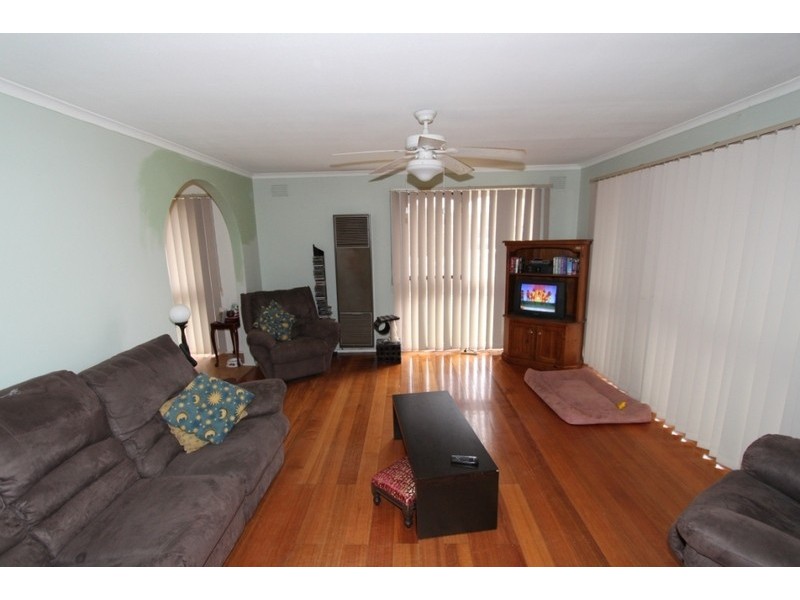 15 Mitchell Road, Melton South VIC 3338