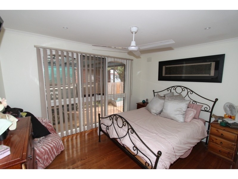 15 Mitchell Road, Melton South VIC 3338