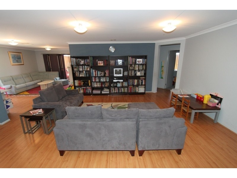 42 Carlyon Close, Melton West VIC 3337