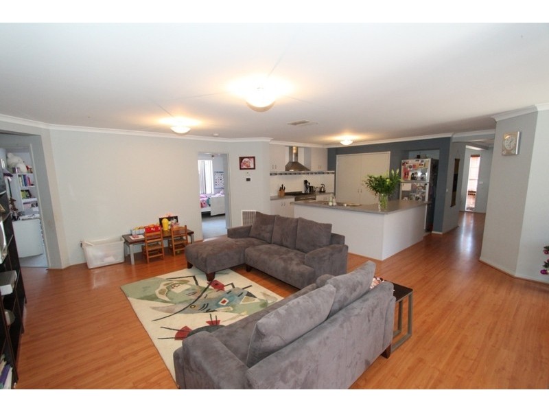 42 Carlyon Close, Melton West VIC 3337