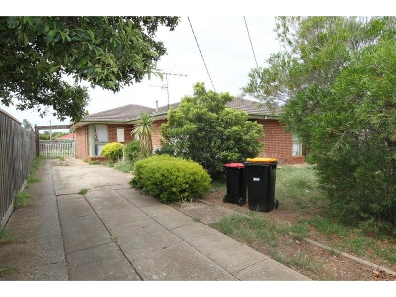 3 Falcon Drive, Melton VIC 3337