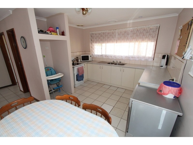 7 Connel Drive, Melton South VIC 3338