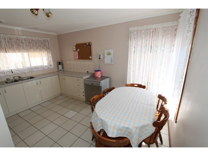 7 Connel Drive, Melton South VIC 3338