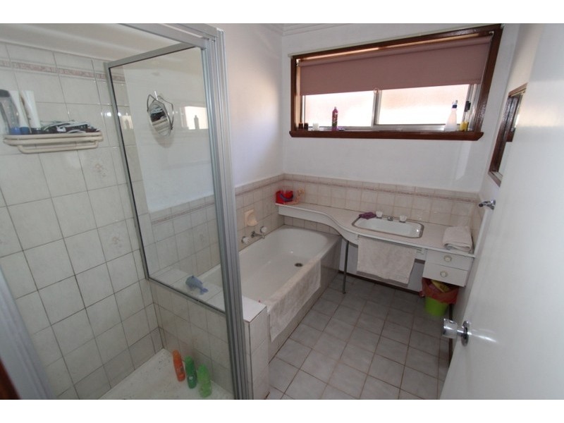 7 Connel Drive, Melton South VIC 3338