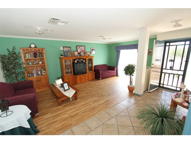 3 Parkway Place, Melton VIC 3337