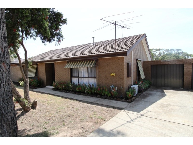 2/8 Reserve West Road, Melton VIC 3337