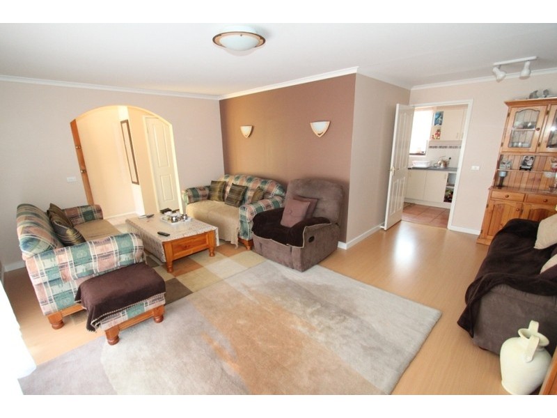 2/8 Reserve West Road, Melton VIC 3337