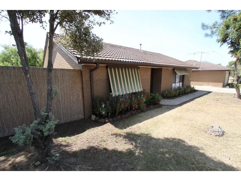 2/8 Reserve West Road, Melton VIC 3337