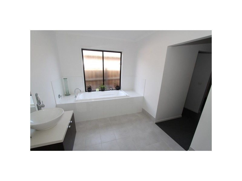 27 Kirkton Drive, Kurunjang VIC 3337