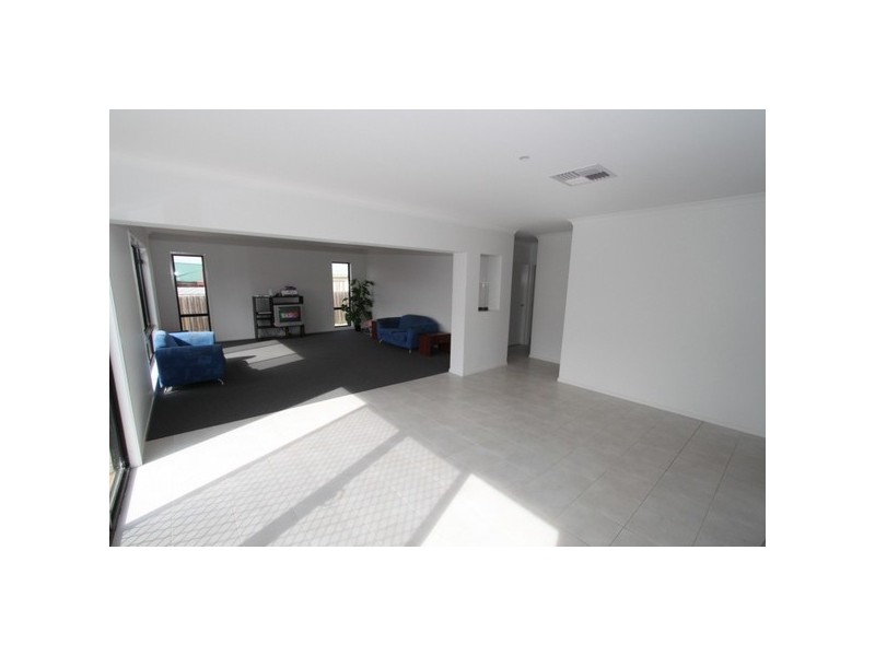 27 Kirkton Drive, Kurunjang VIC 3337