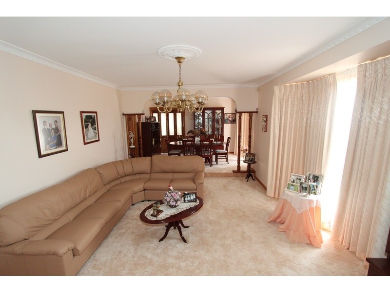 43 Springbank Way, Brookfield VIC 3338