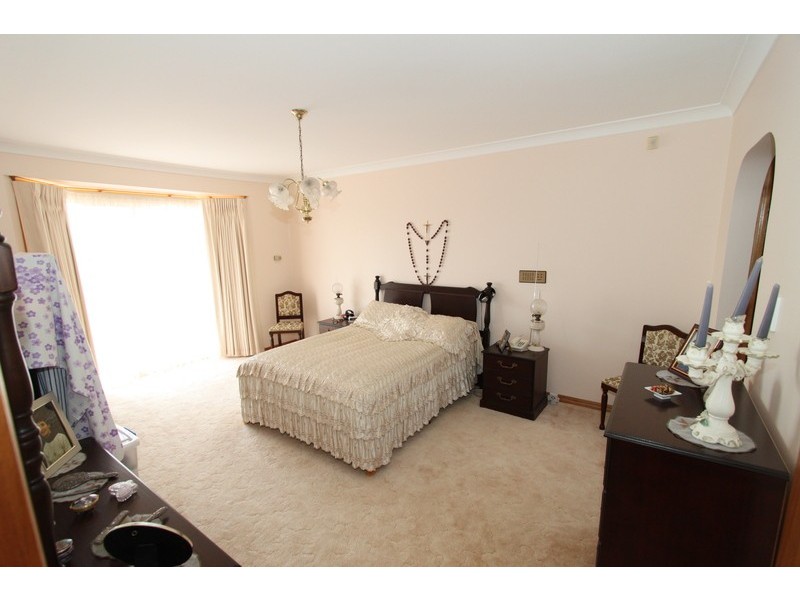 43 Springbank Way, Brookfield VIC 3338