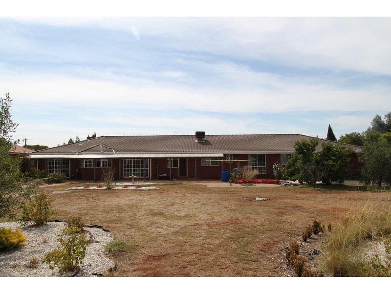 43 Springbank Way, Brookfield VIC 3338