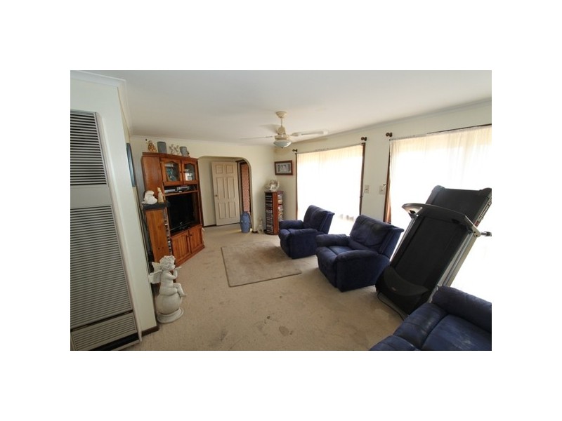 16 Barleycorn Place, Melton West VIC 3337