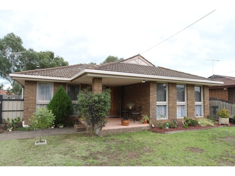 5 Riddle Drive, Melton VIC 3337