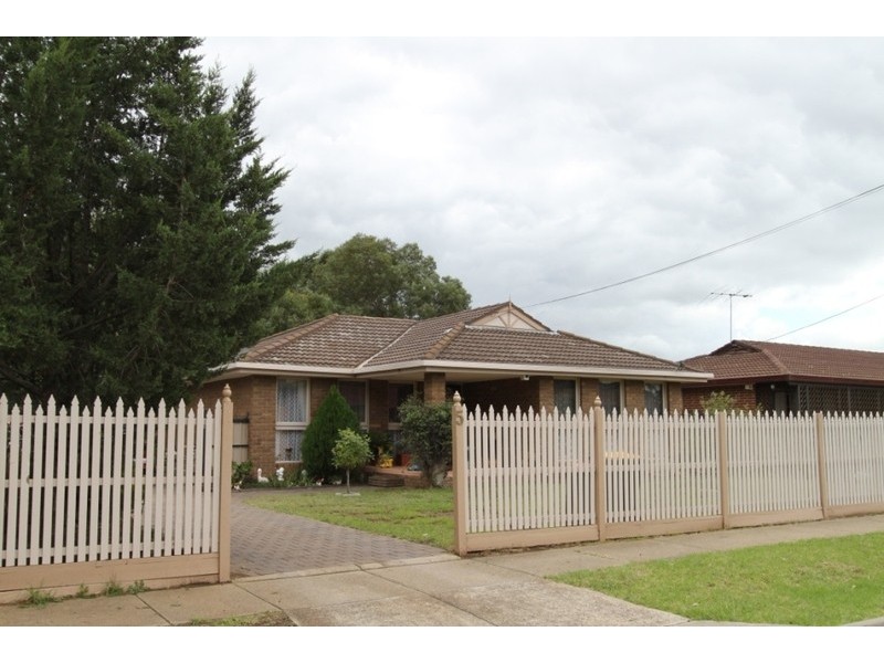 5 Riddle Drive, Melton VIC 3337