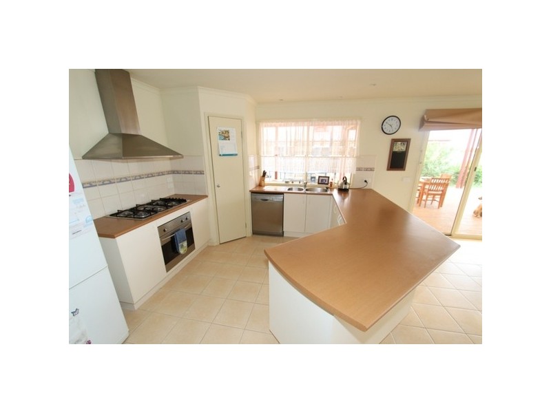 27 Meadow Glen Drive, Melton West VIC 3337