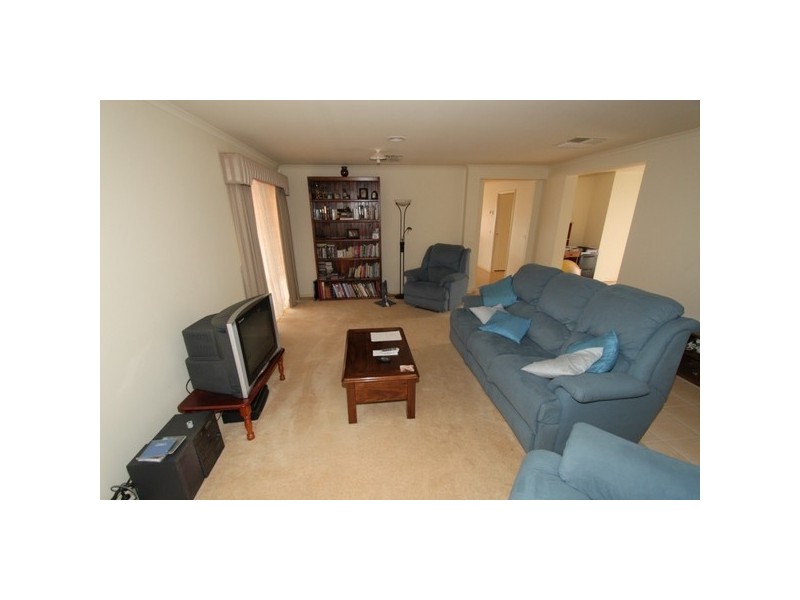 27 Meadow Glen Drive, Melton West VIC 3337