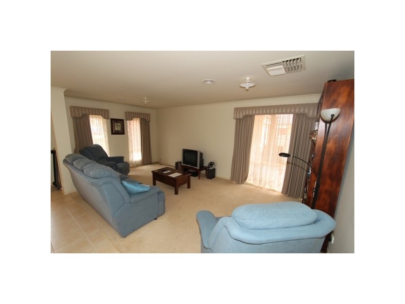 27 Meadow Glen Drive, Melton West VIC 3337