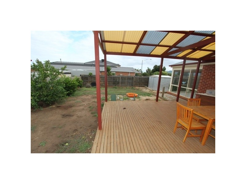 27 Meadow Glen Drive, Melton West VIC 3337