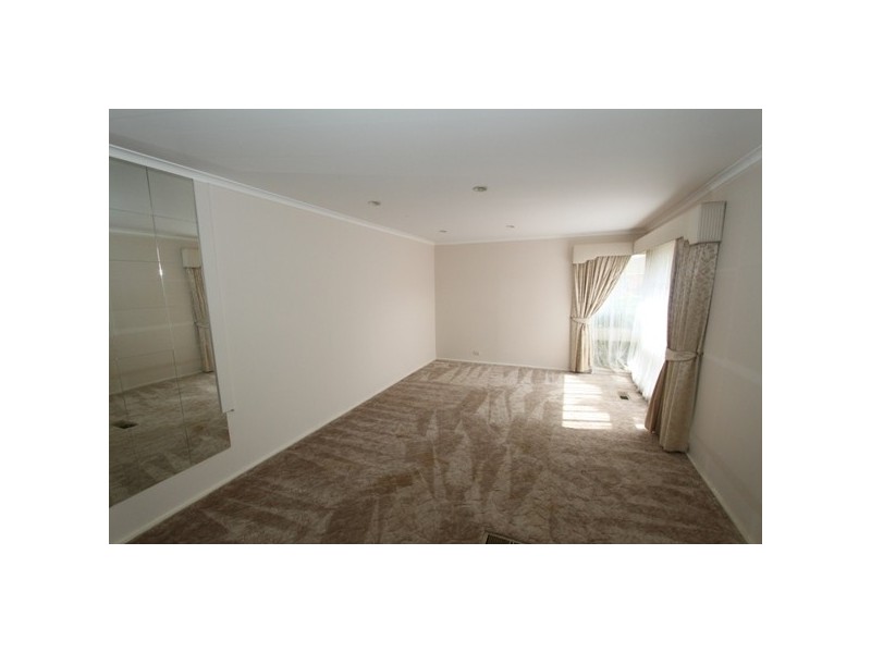 14 Curlew Close, Melton VIC 3337