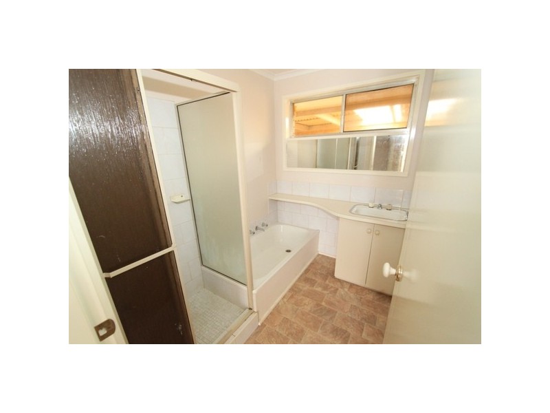 14 Curlew Close, Melton VIC 3337