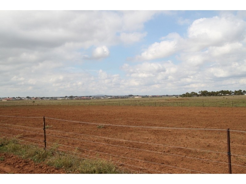 397-435 Harkness Road, Melton VIC 3337