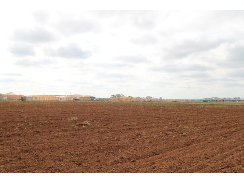 397-435 Harkness Road, Melton VIC 3337