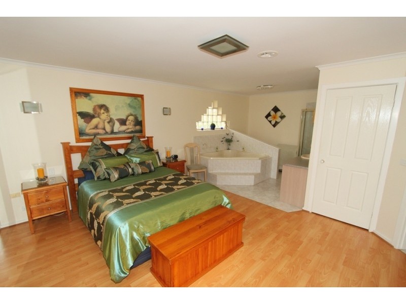 294 Centenary Avenue, Melton VIC 3337