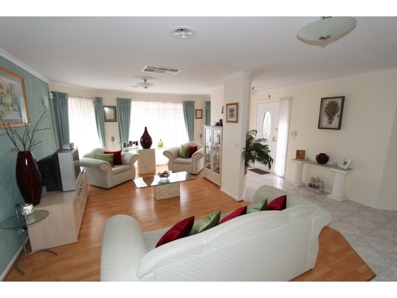 294 Centenary Avenue, Melton VIC 3337