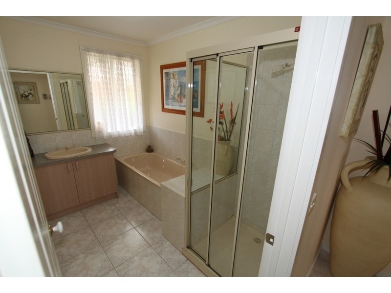 294 Centenary Avenue, Melton VIC 3337