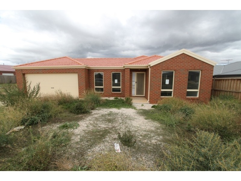 35 Roslyn Park Drive, Melton VIC 3337