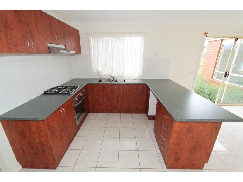 35 Roslyn Park Drive, Melton VIC 3337