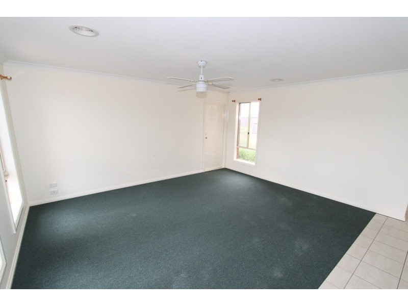 35 Roslyn Park Drive, Melton VIC 3337