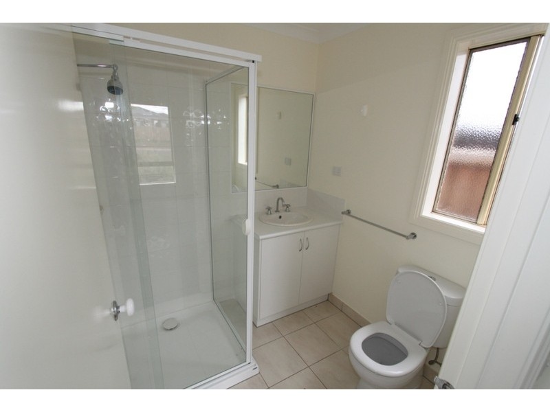 35 Roslyn Park Drive, Melton VIC 3337