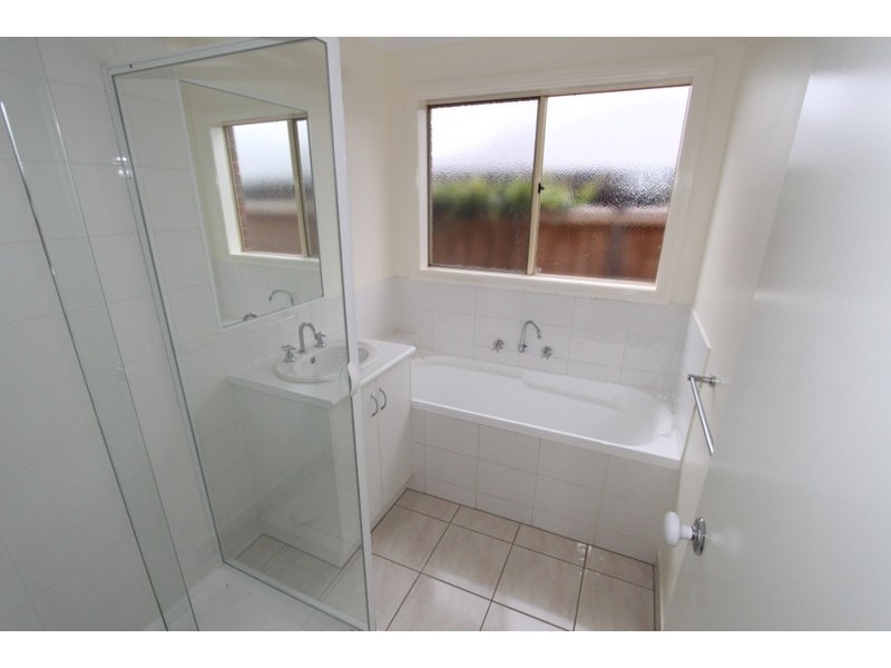 35 Roslyn Park Drive, Melton VIC 3337