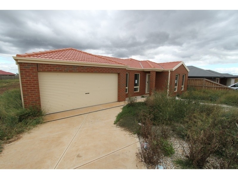 35 Roslyn Park Drive, Melton VIC 3337